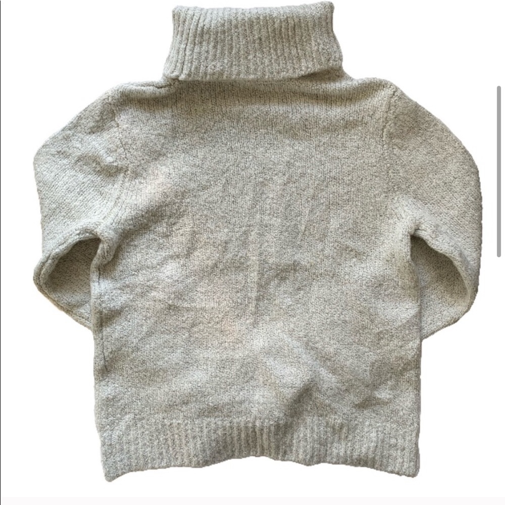 Brandy Melville Cassia Sweater - Picture 2 of 3